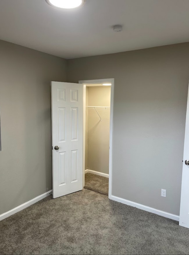 Building Photo - Beautiful 3 Bedroom 2 Bath Home! MOVE IN SPECIAL!