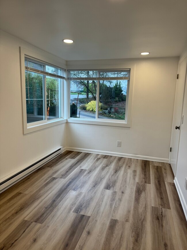 Building Photo - 2572 Perry Ave