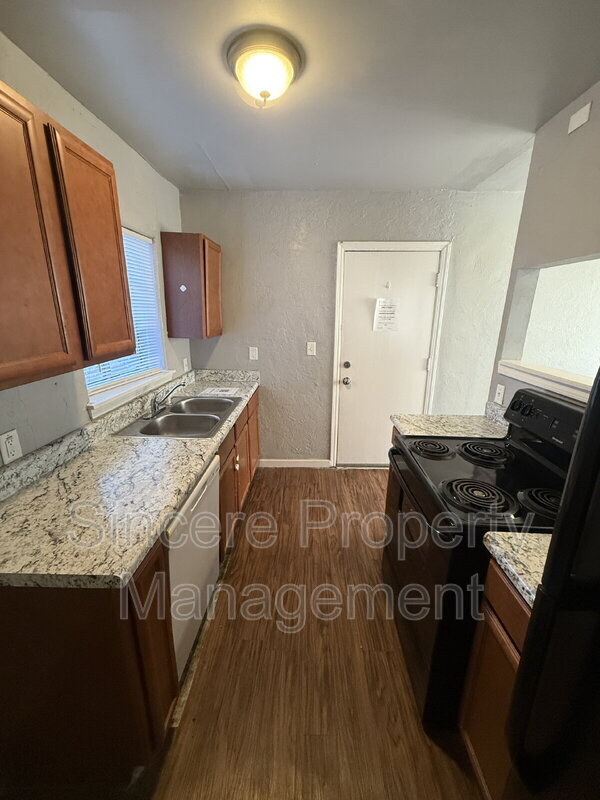 Building Photo - 1931 NE 25th St