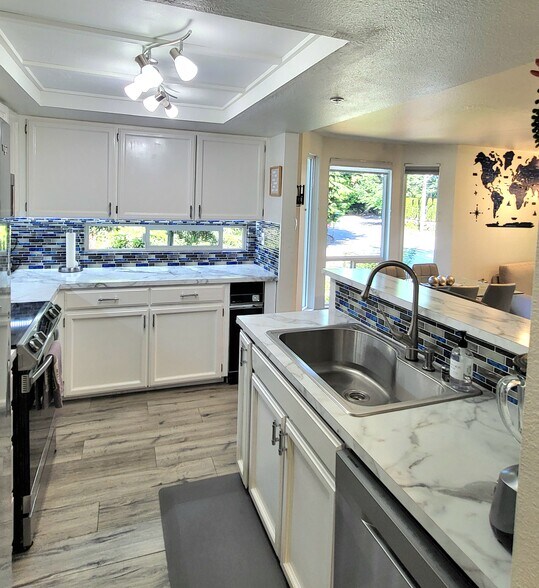 Building Photo - 823 N 161st Pl
