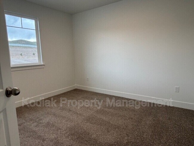 Building Photo - 2702 Blue Dawn Ln