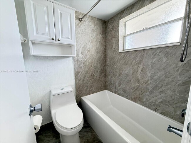 Building Photo - 9235 Lagoon Pl
