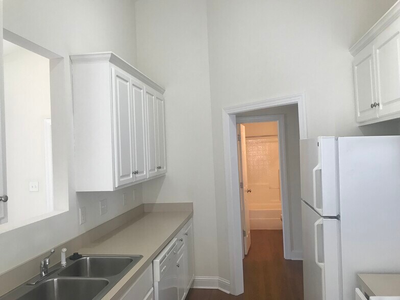 Building Photo - 1120 Crescent Meadows Dr