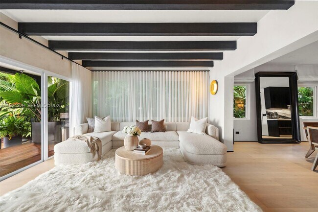 Building Photo - 244 W San Marino Dr