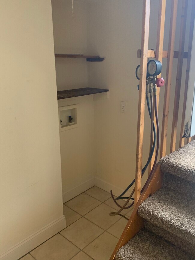 Laundry Area - 1206 Lakeview Ave