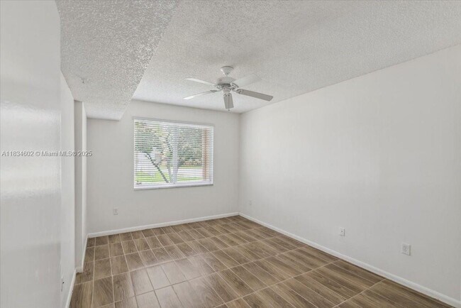 Building Photo - 6952 SW 39th St
