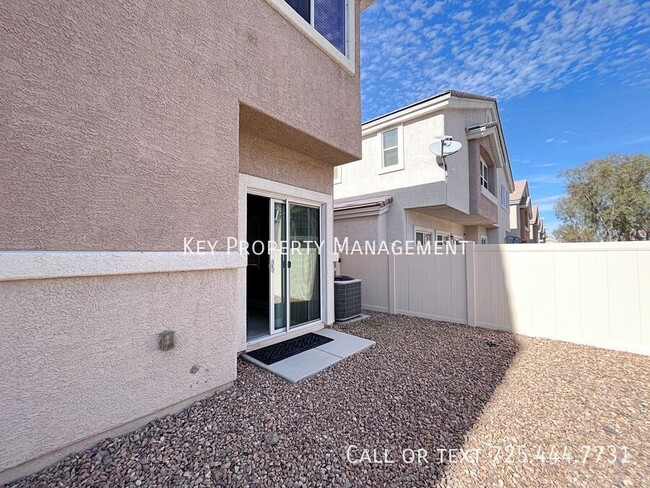 Building Photo - 3 BEDROOM TOWNHOME IN SOUTH LAS VEGAS!