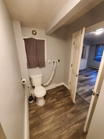 Bathroom - 104 Fair St