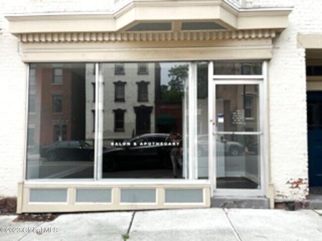 Primary Photo - 330 Madison Ave