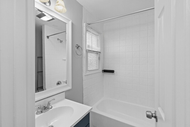 Building Photo - 1423 Olive St