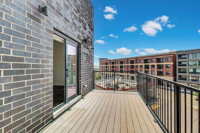 Building Photo - 3224 N Elston Ave