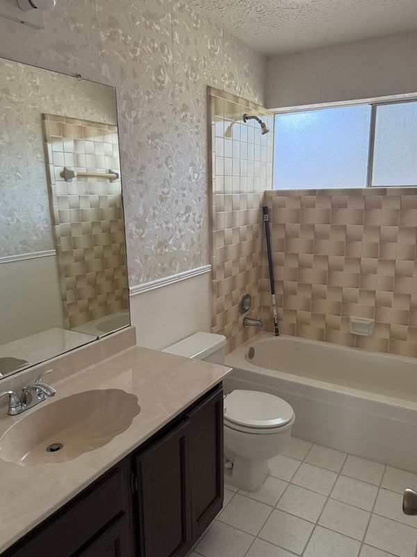 Building Photo - 5613 Countryaire