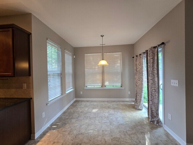 Building Photo - 271 River Oak St