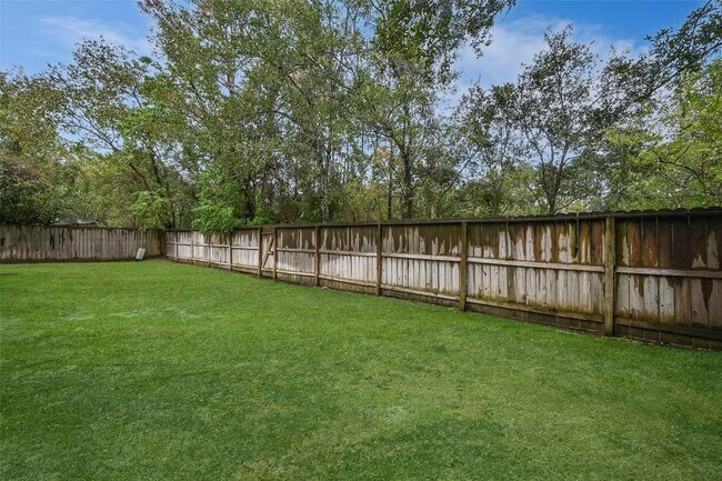 Building Photo - 72 Laughing Brook Ct