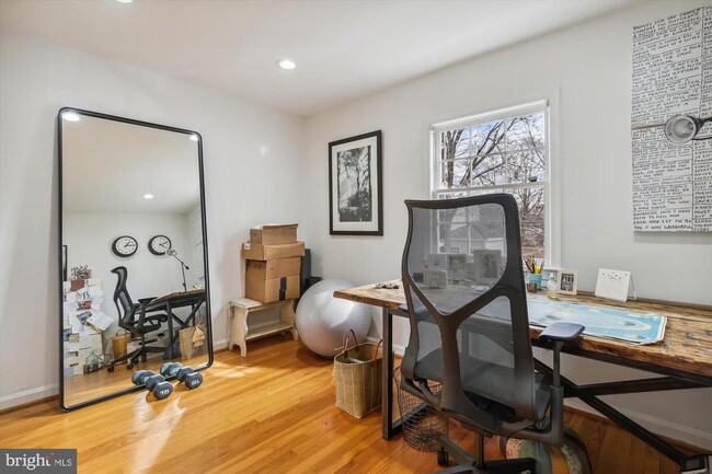 Building Photo - 221 S Fayette St