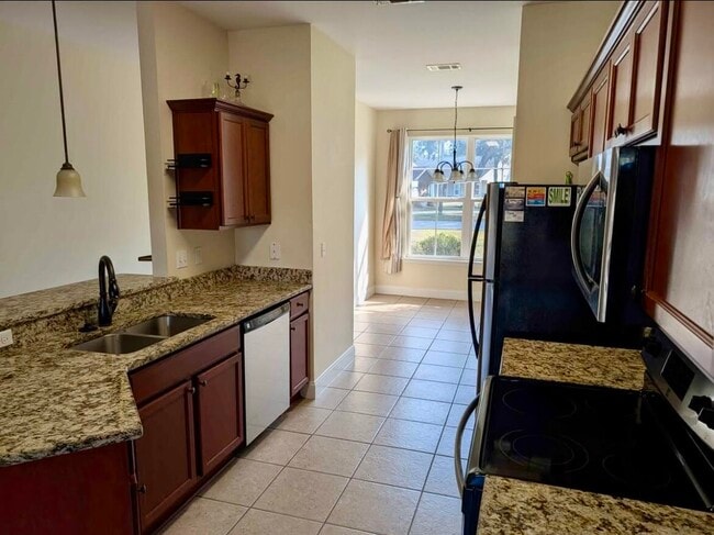 Building Photo - 204 Spencer Pl