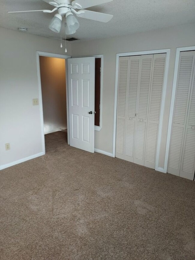 Building Photo - Townhouse located near UCF - 2 Bed / 1.5 Bath