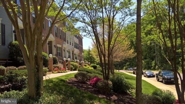 Building Photo - 2125 Hideaway Ct