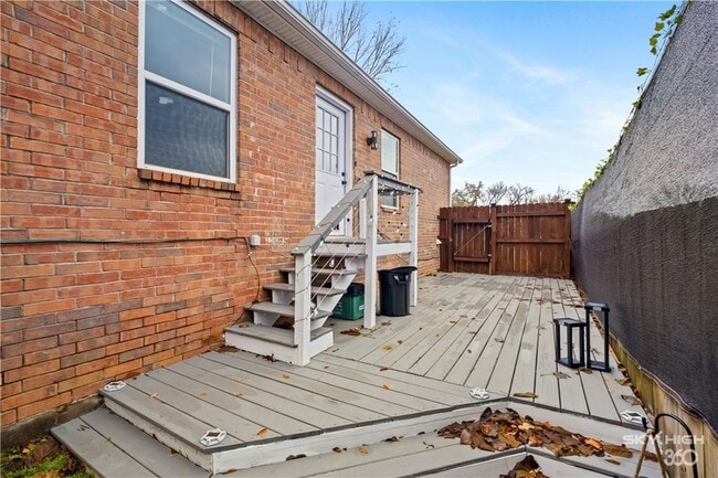 Building Photo - 731 Erika Ave