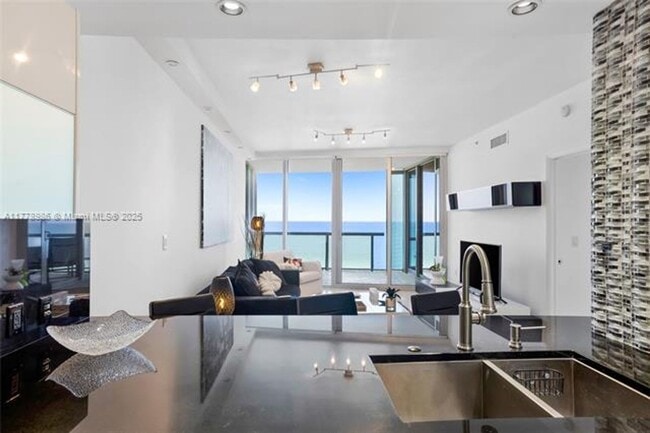 Building Photo - 17121 Collins Ave