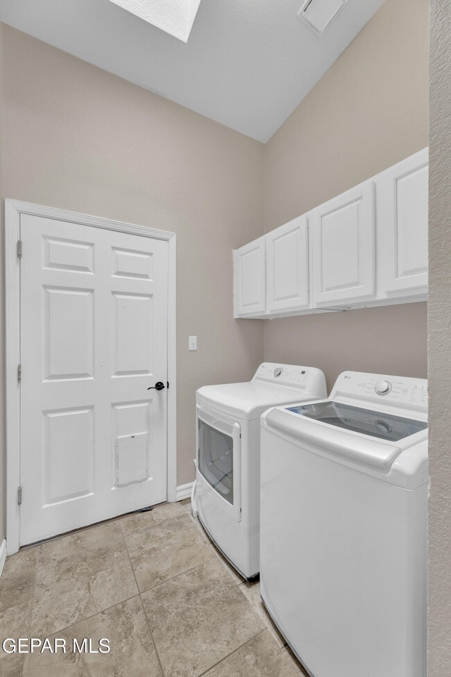 Building Photo - 232 Ave Mirador