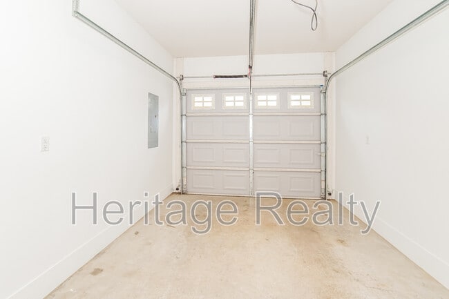 Building Photo - 130 Hardinberry St