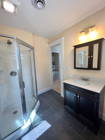 Building Photo - 33 Pine St