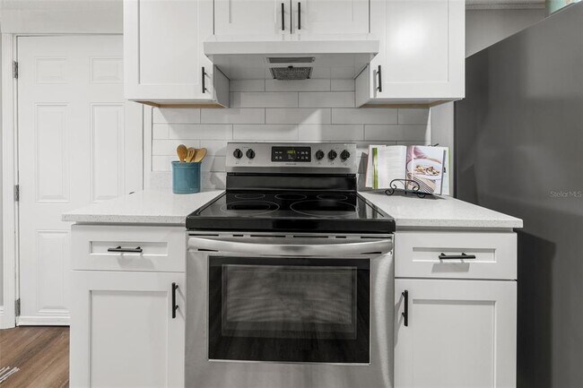 Building Photo - 1606 E Osborne Ave