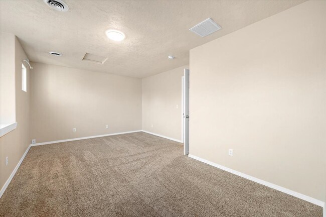 Building Photo - 3685 S Creekwood Way
