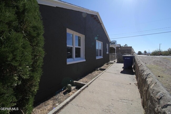 Building Photo - 3200 Richmond Ave