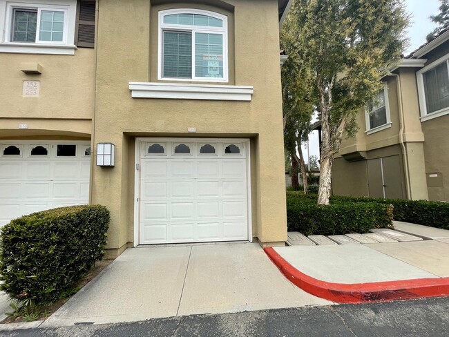 Building Photo - Gorgeous Condo for rent in Tustin Ranch