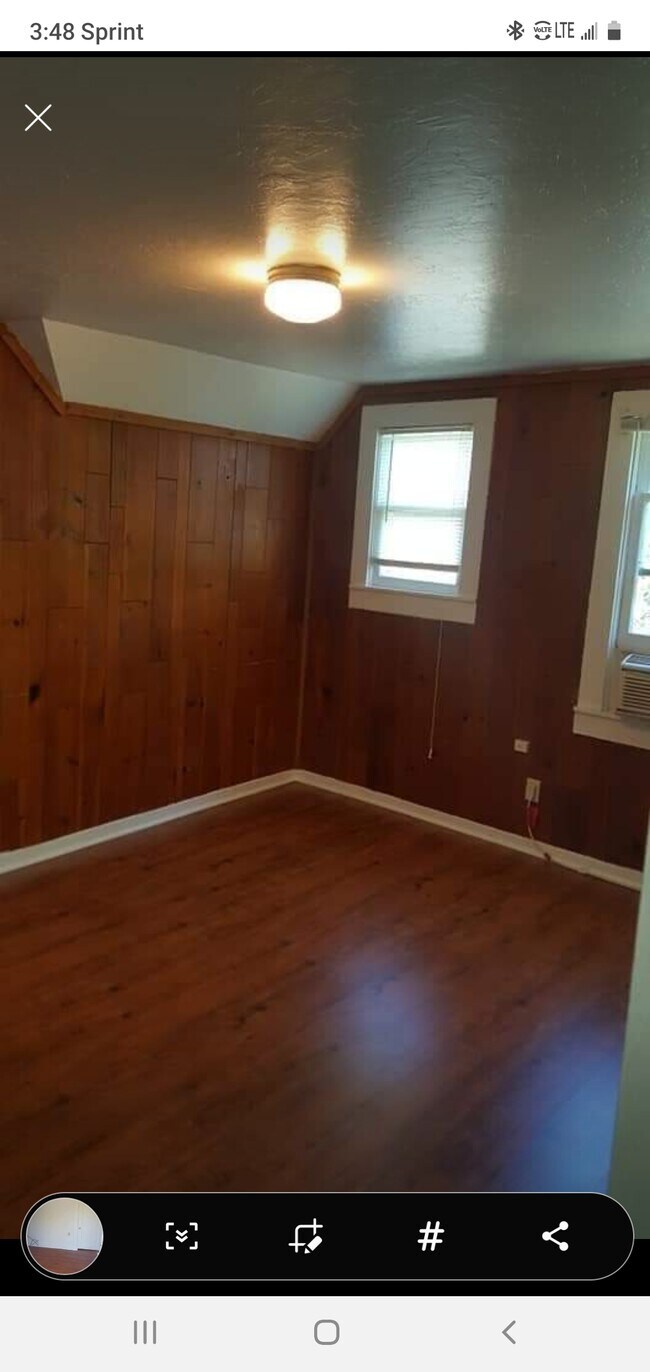 Building Photo - 627 3rd St