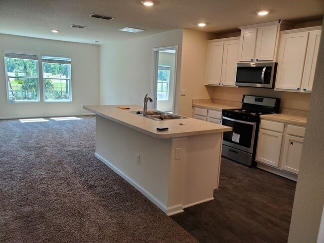 Building Photo - Welcome to this beautiful 3-bedroom, 2-bat...