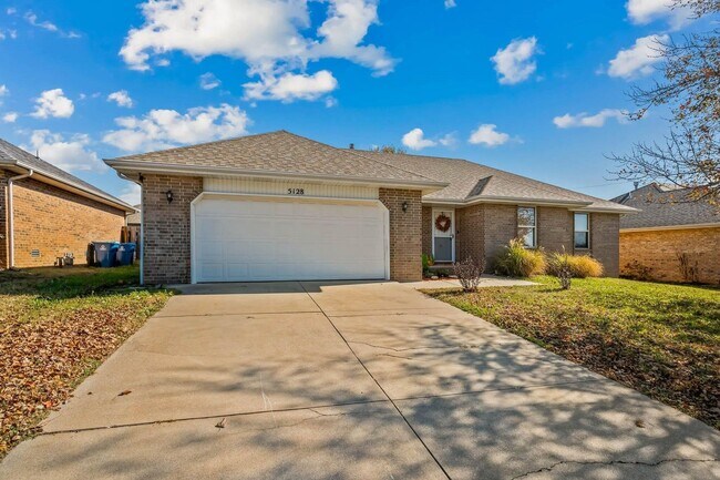 Building Photo - PRE-LEASING! 3 Bedroom in Battlefield