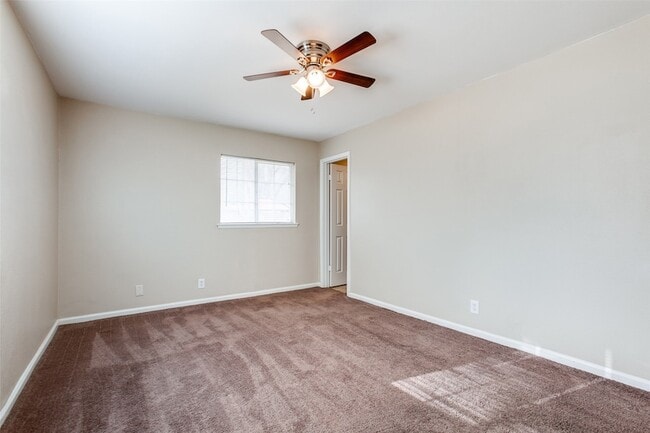 Building Photo - 811 Brentwood Ln