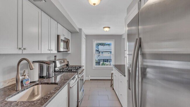 Building Photo - 1226 1/2 Briarwood Rd-