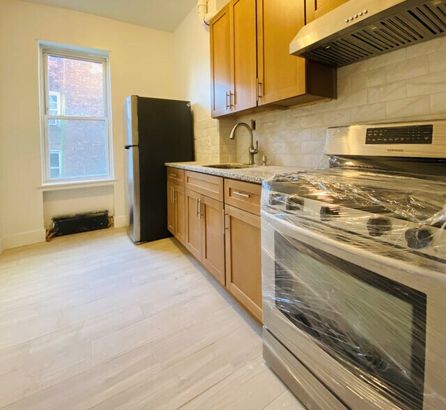 Building Photo - 273 Sumpter St