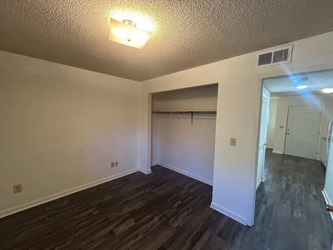 Building Photo - Arab Apartment For Rent