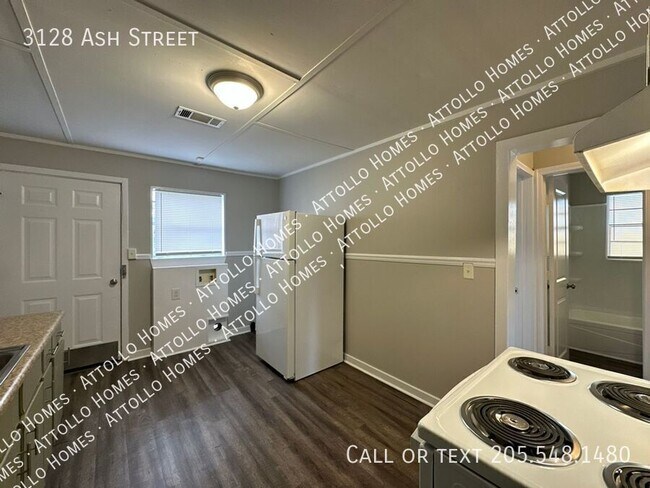 Building Photo - 3128 Ash St