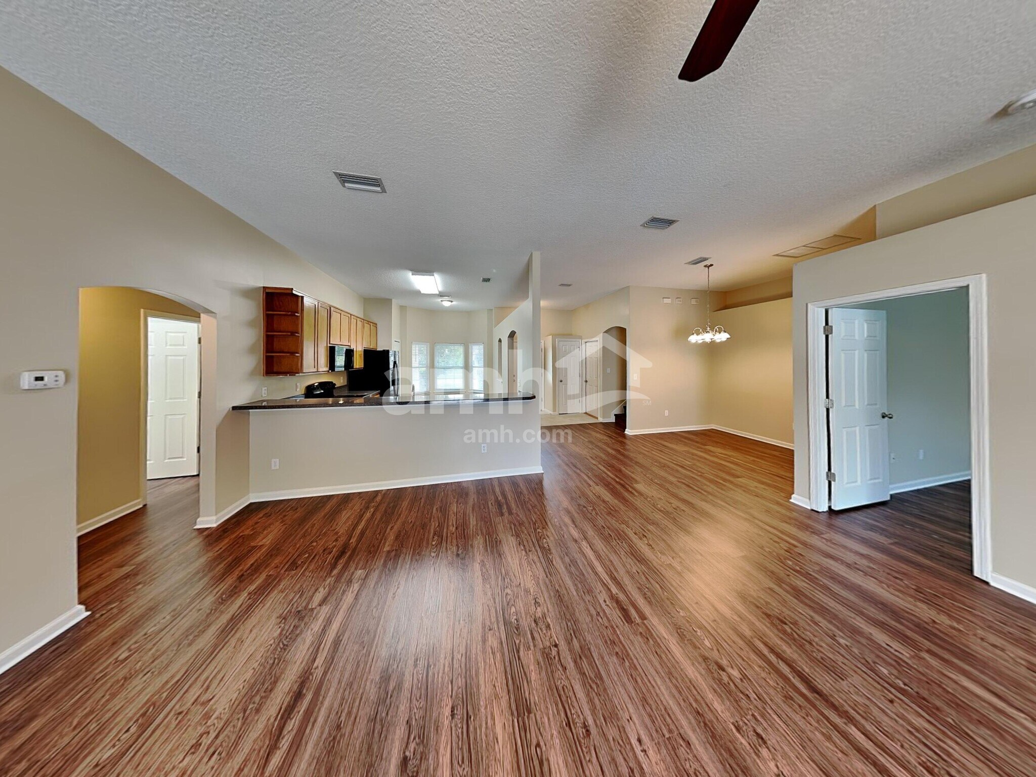 Building Photo - 2533 Royal Pointe Dr