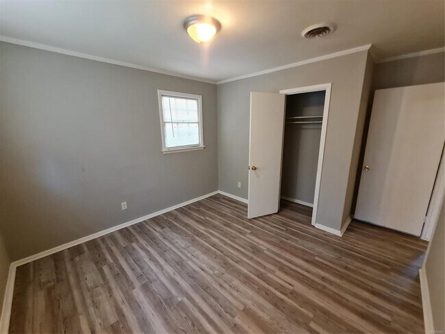 Building Photo - 1128 Karen Rd