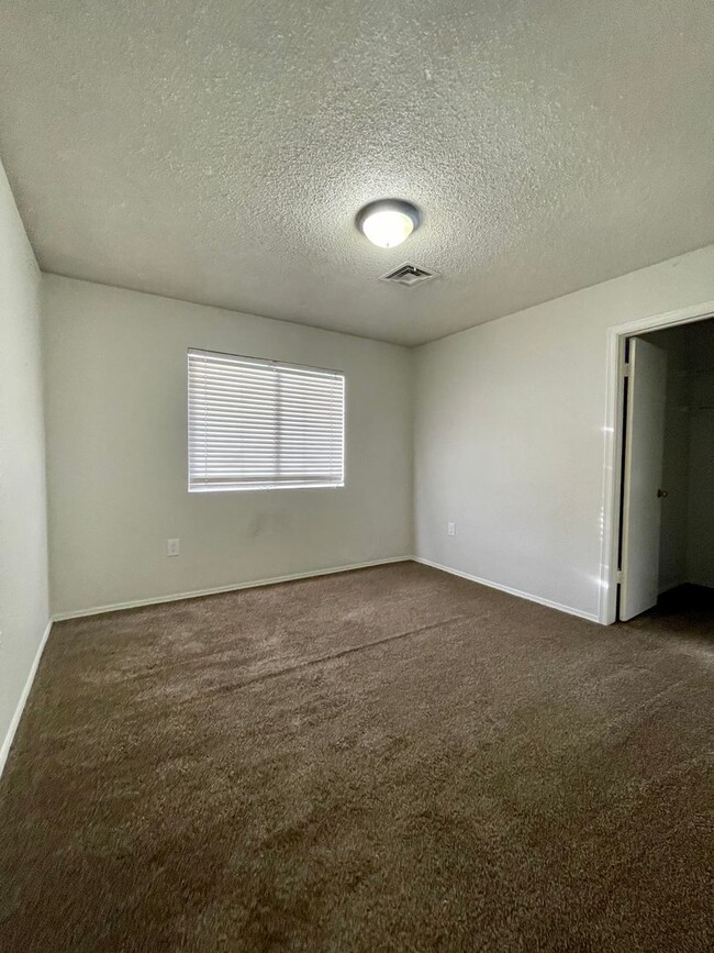 Building Photo - COMING SOON! ADORABLE 3 BEDROOMS/ 2BATHS S...