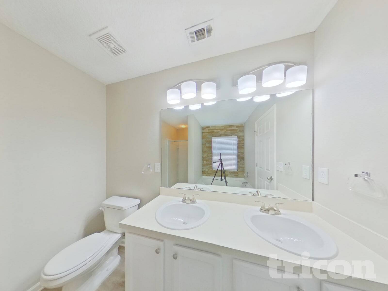 Building Photo - 15180 Bareback Dr