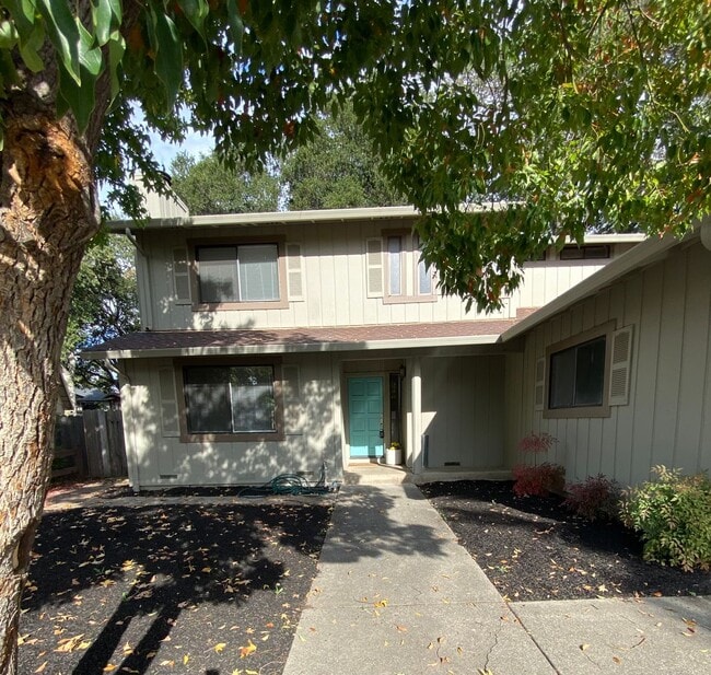 Building Photo - Beautiful 4bd/ 2.5 ba House