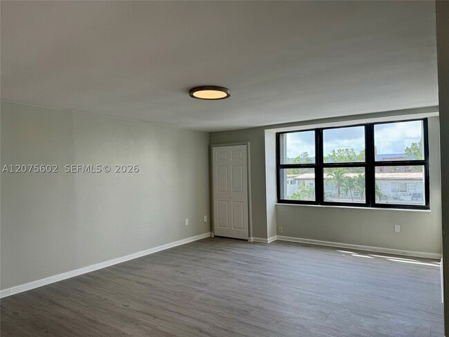 Building Photo - 3702 NE 171 St