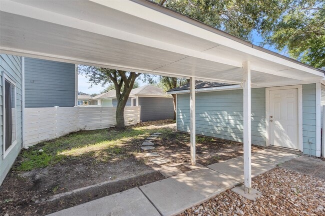 Building Photo - 15835 S Alley Ct