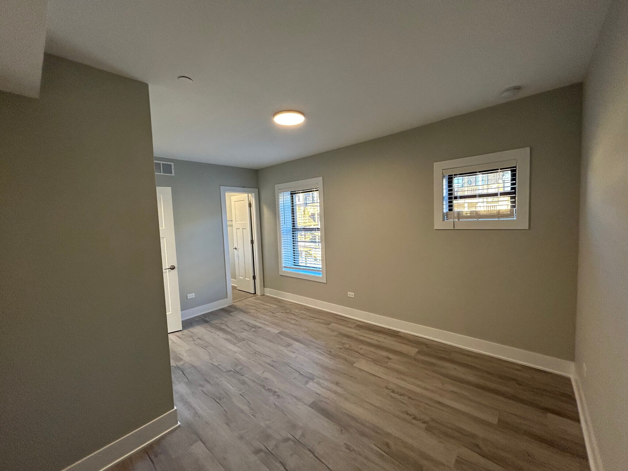 Building Photo - 1131 Oak Ave