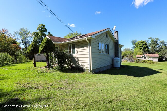 Building Photo - 147 Rock Hill Rd