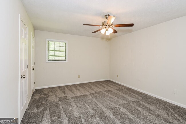 Building Photo - 320 Freeport Dr