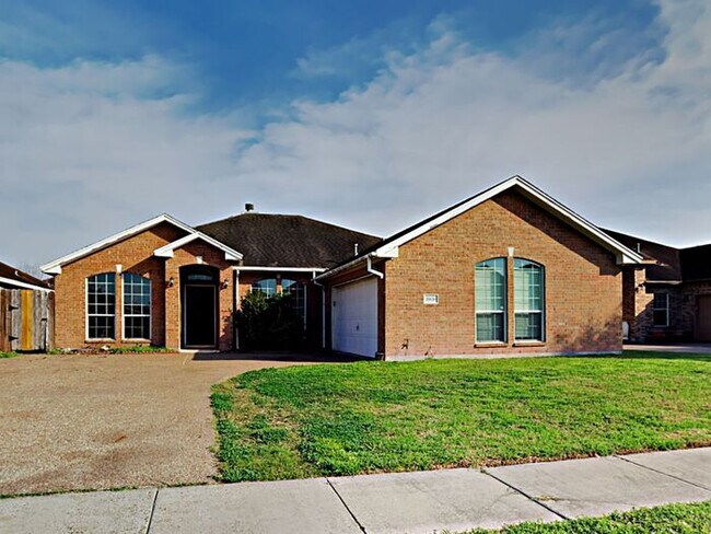 Building Photo - No Application Fees* $500.00 off 1st month...